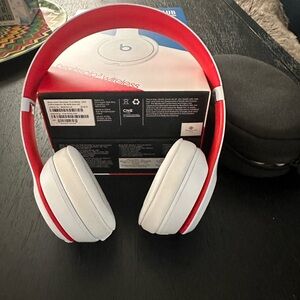 Beats solo three wireless headphones club collection